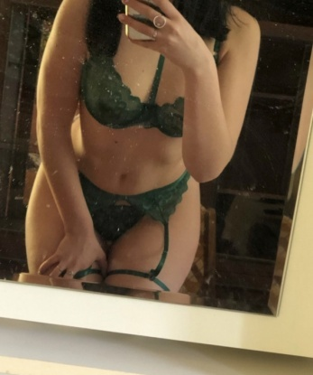 Искусительница с изысканной внешностью и шикарными формами приглашает в гости сильного и щедрого мужчину. Отдаюсь с огоньком и страстью, обещаю не оставить тебя равнодушным. Жду звонка! 9436, 24 года